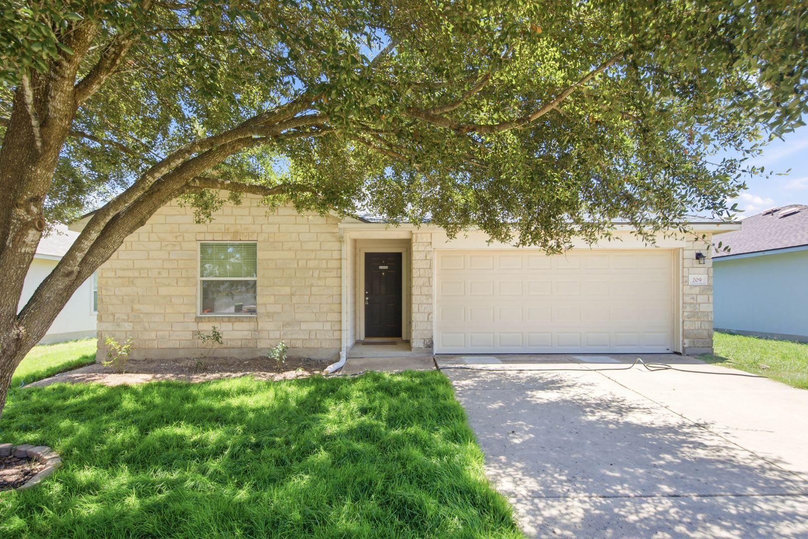 Charming 3 bedroom Home in Hutto! – photo 1 of 27