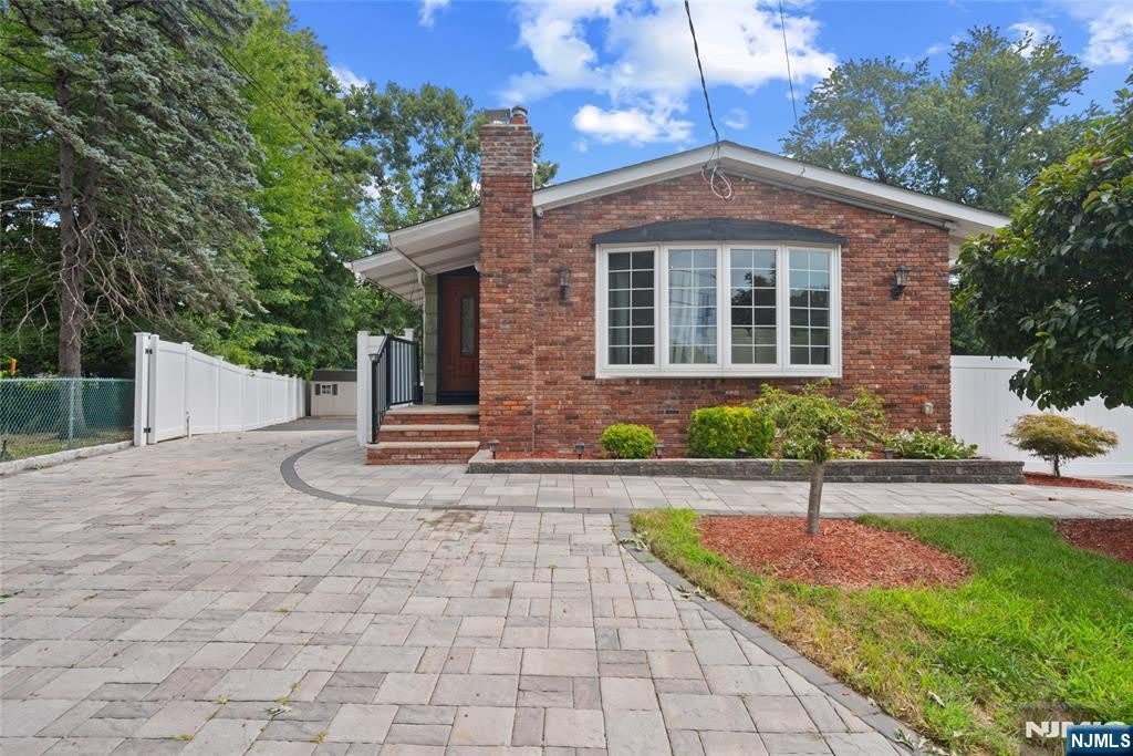 26 Dapp Court – photo 1 of 30