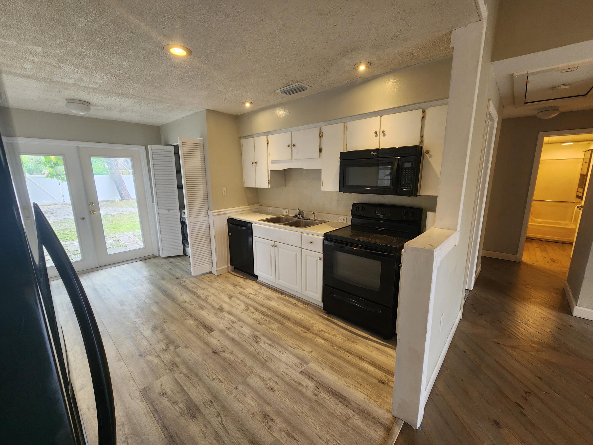 118 East Lambright Street – photo 1