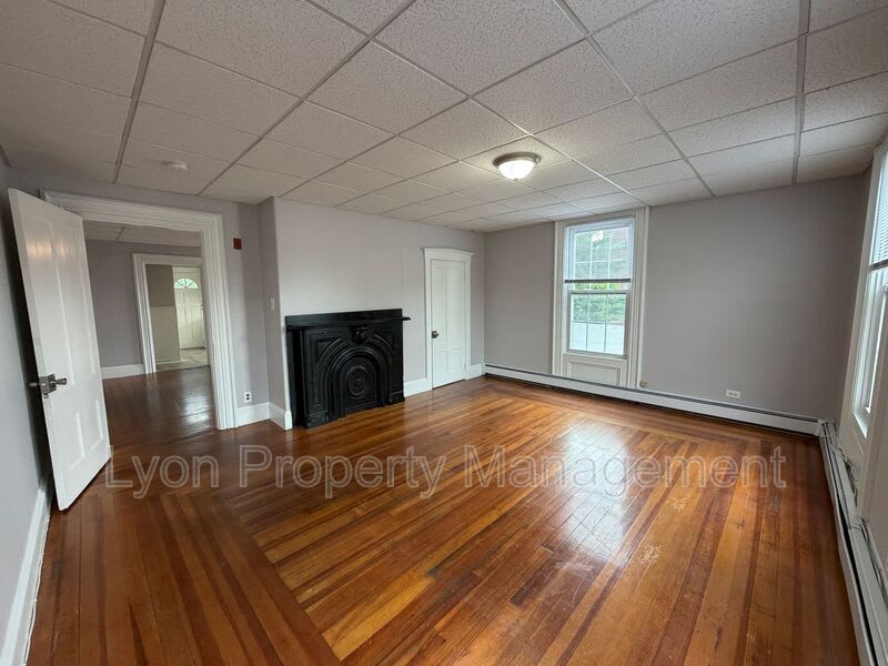 189 Exchange St – photo 1 of 7