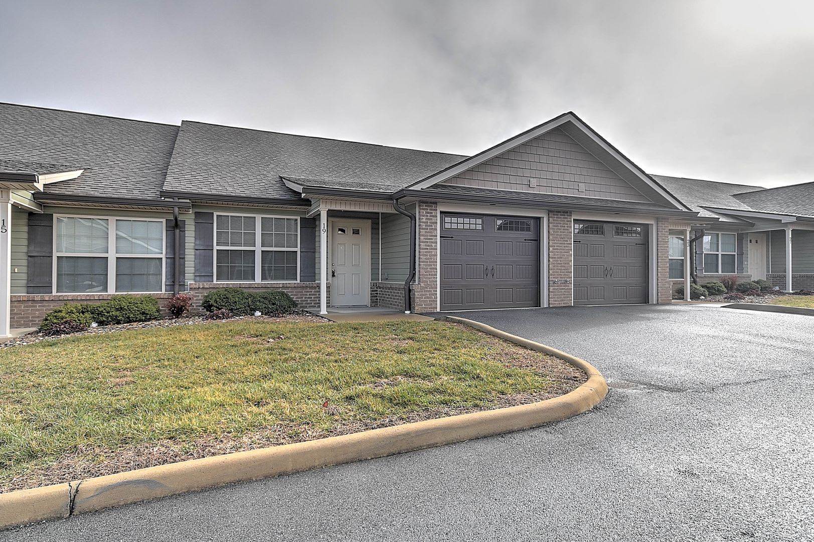 31 Sutter Place – photo 1 of 19