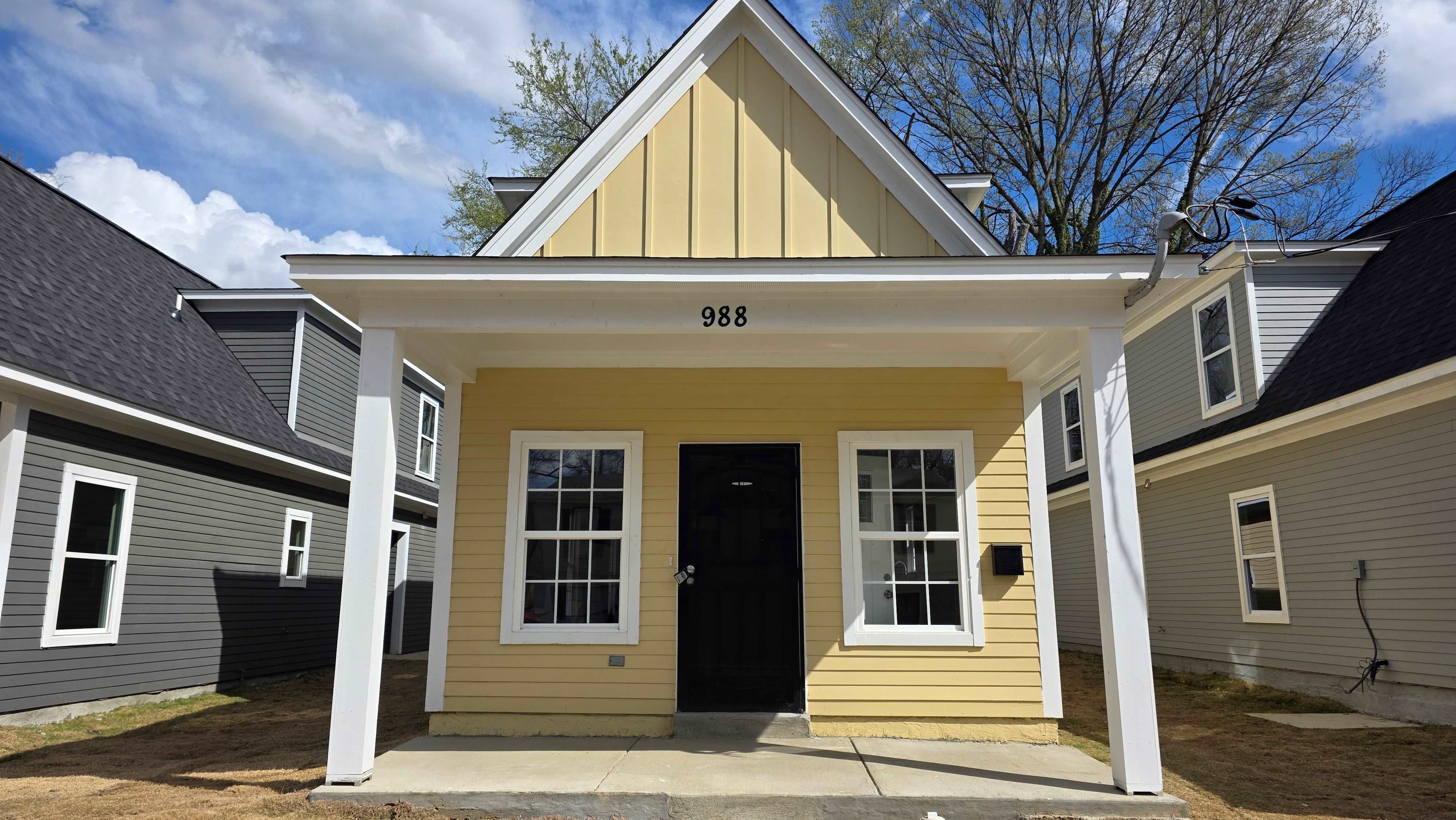 988 Seattle St – photo 1