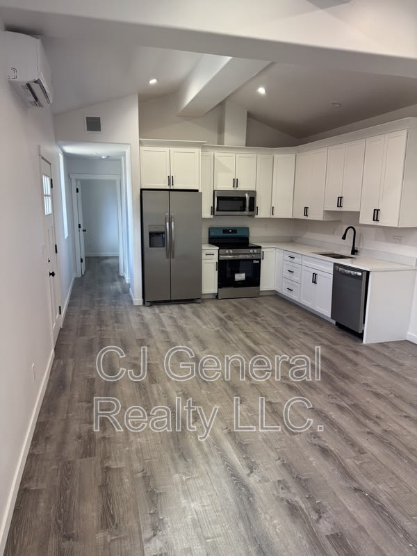 90 Beacon Court – photo 1 of 13