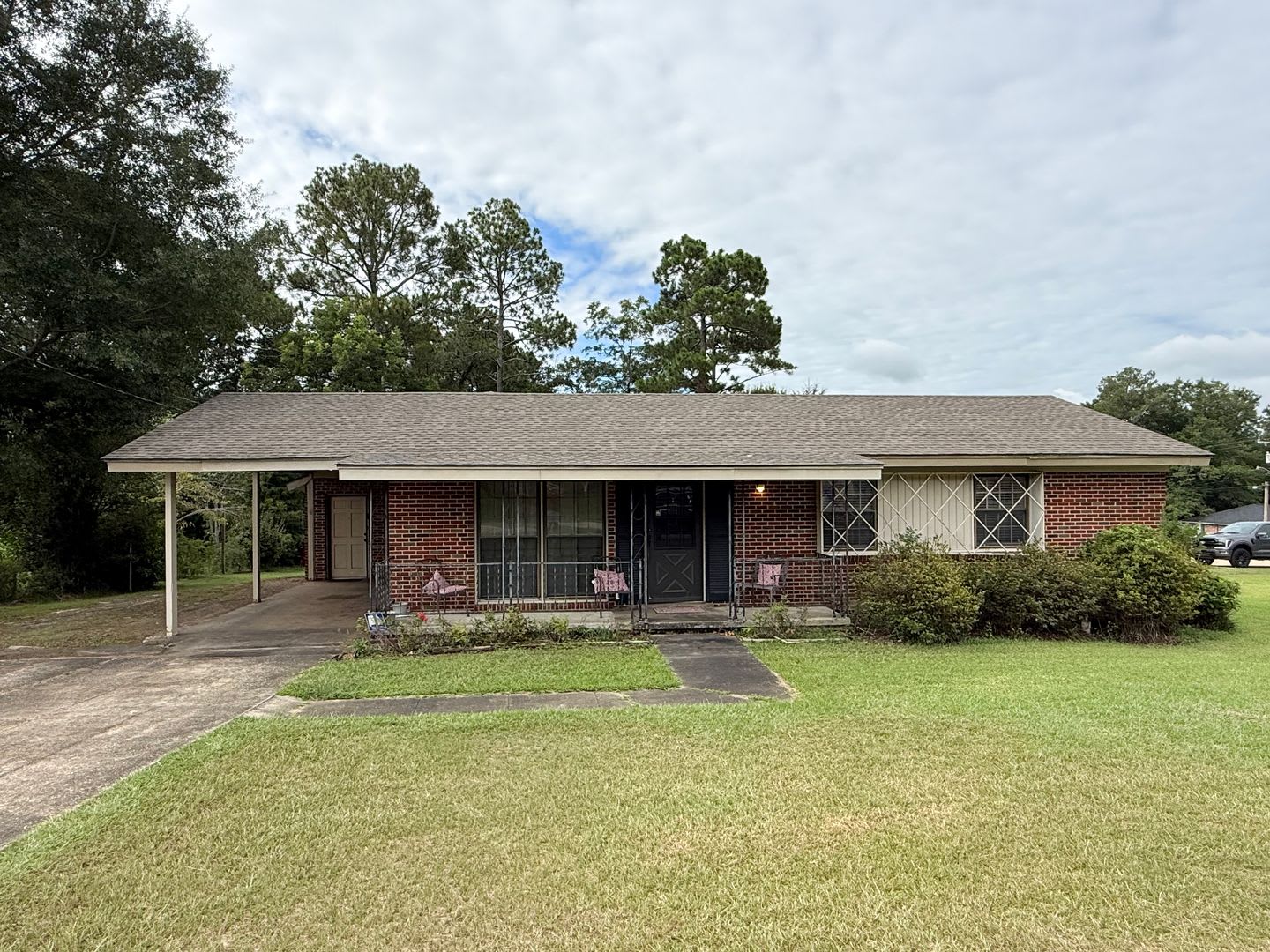 3 Bed 2 bath home in walking distance to Troy University – photo 1 of 12