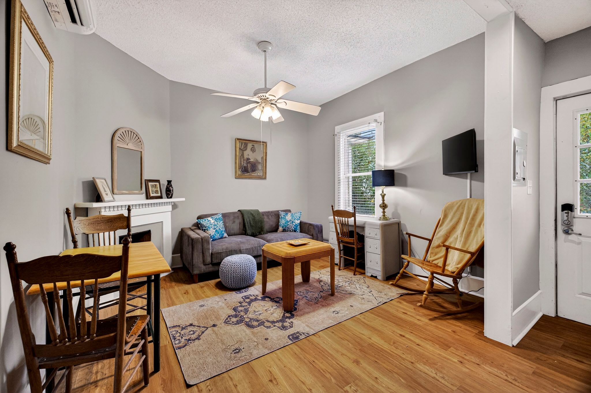 530 E Gordon Ln – photo 1