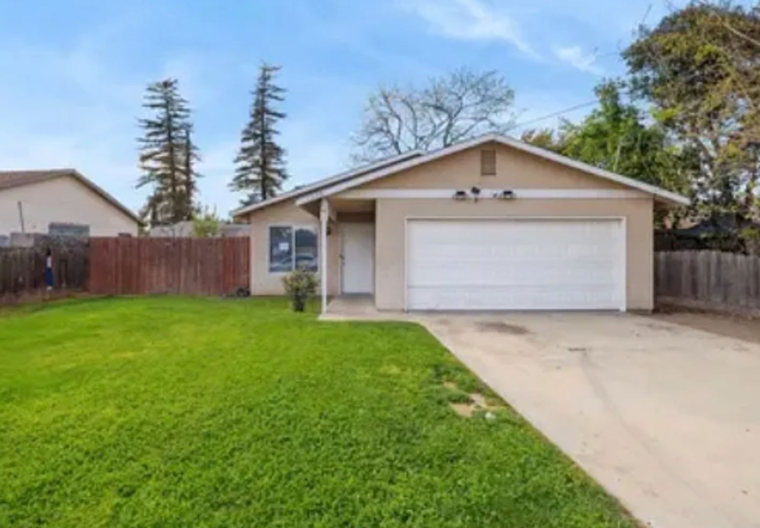 Charming 3 Bedroom, 2 Bathroom Home for Rent** – photo 1