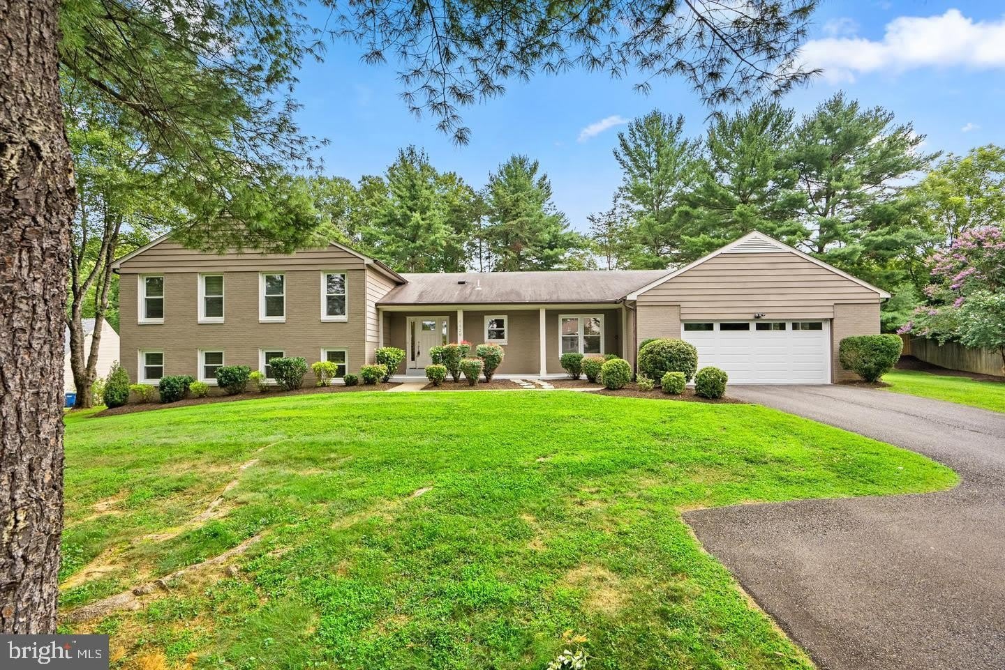 9428 Meadow Shire Lane – photo 1 of 276