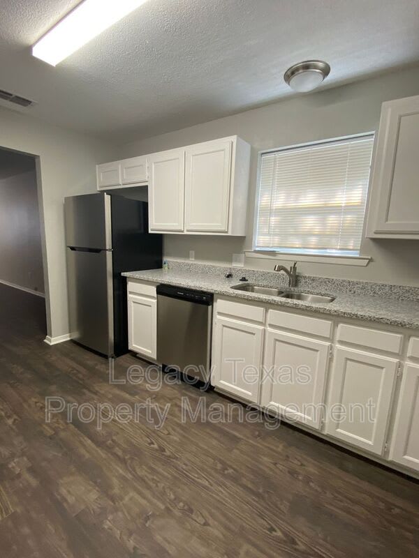 1302 Berry Dr – photo 1