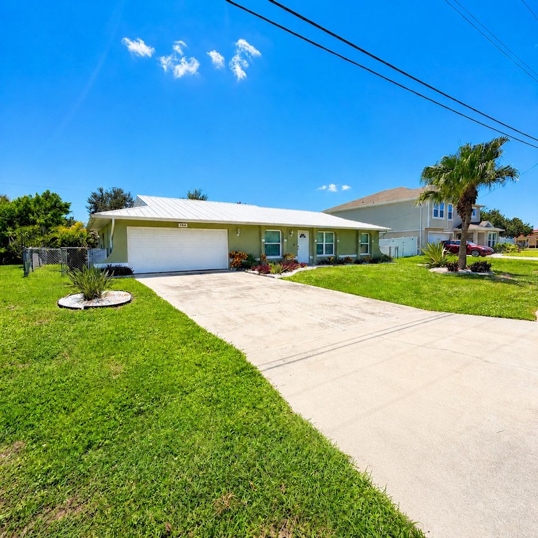 Beautiful 3-Bedroom Pool Home – Fenced Yard, Office & Lawn/Pool Care Included! – photo 1