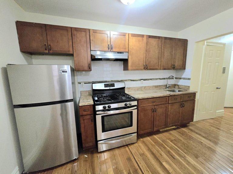 744 Coster Street – photo 1