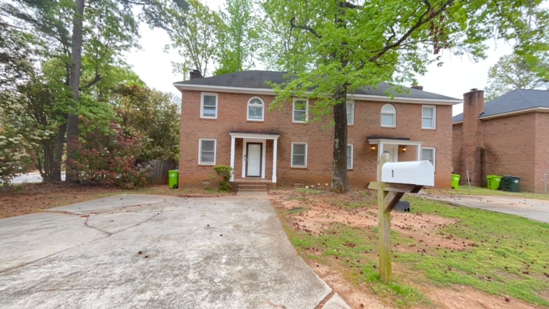 Spacious Townhouse Located In The Heart Of Irmo – photo 1 of 99