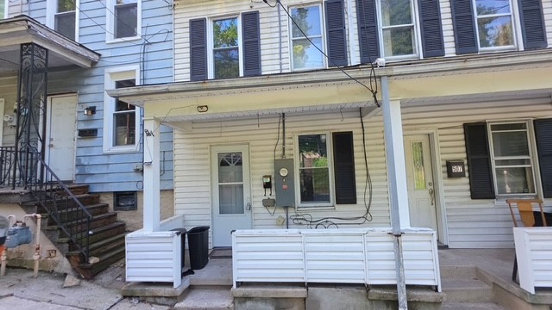 3 bedroom, 1 bathroom – photo 1 of 15