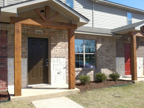 AVAILABLE! 1 Bedroom 1.5 Bath Townhome for Rent in Lindale – photo 1