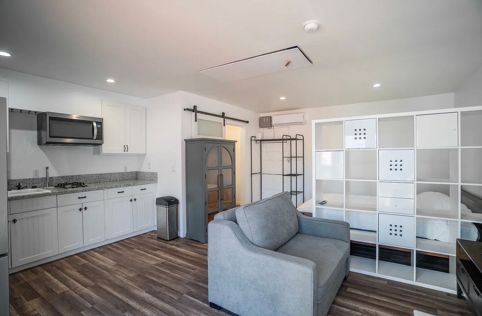 **2021 Euclid Ave #1-A Long Beach** Downstairs Studio 1 bath!! 2 weeks free OAC!!! – photo 1