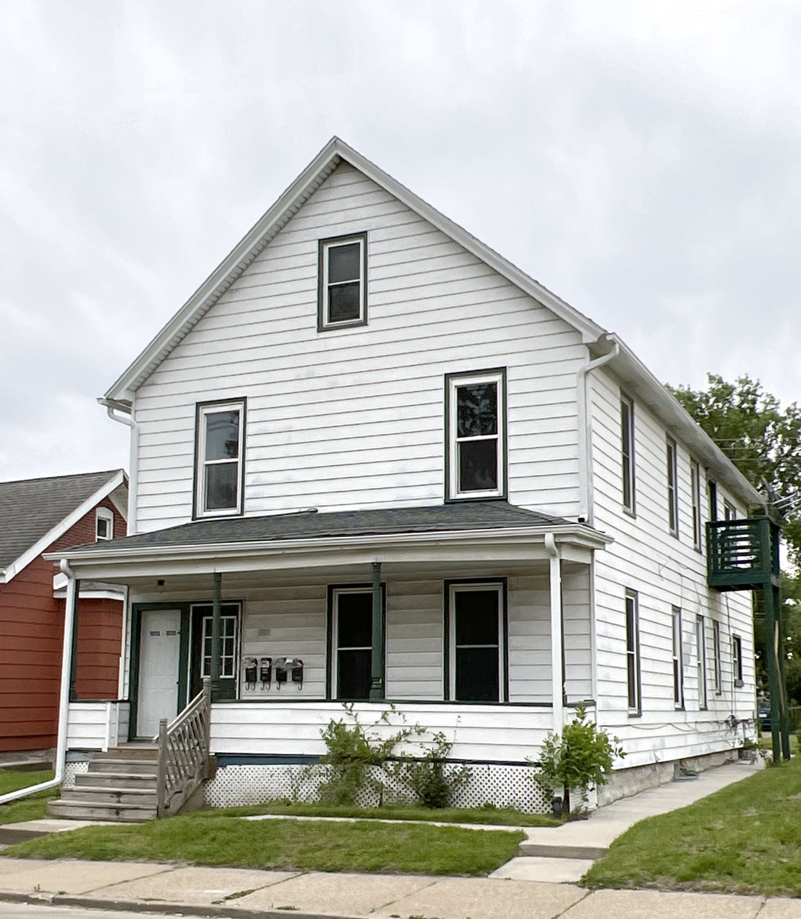 1010 1/2 Rhomberg Avenue – photo 1 of 9