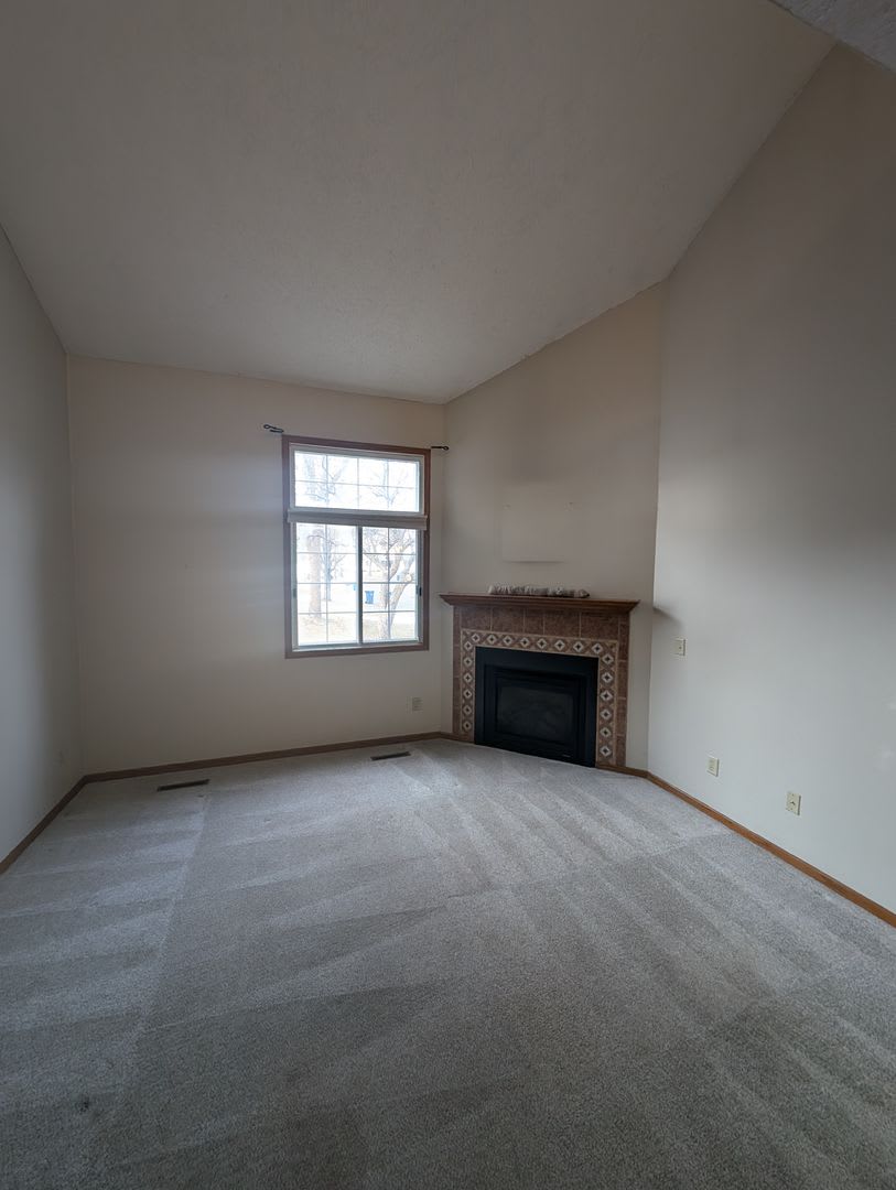 Beautiful 2bed 2bath Home in Mendota Heights – photo 1 of 22