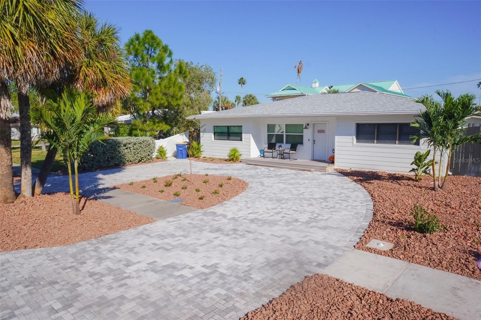 929 LANTANA Avenue – photo 1