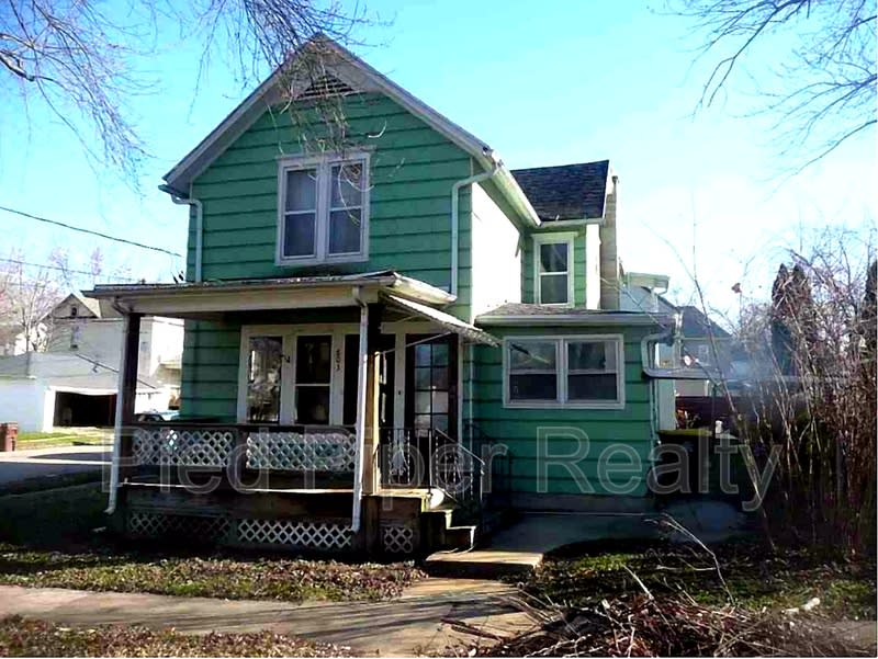 803 S Walnut Ave