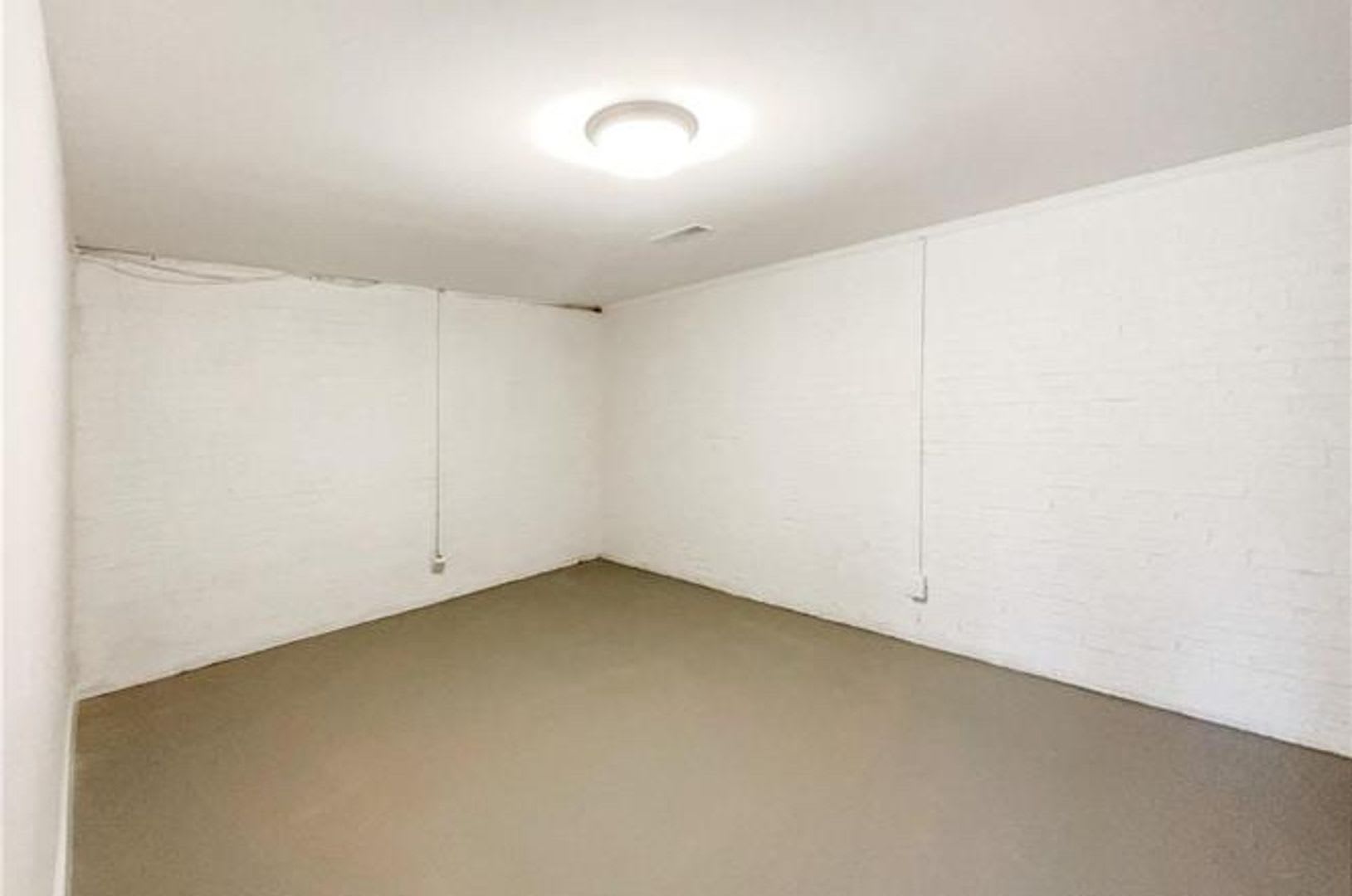 Room in 3 Bedroom Home at Foxcroft Dr – photo 1 of 24