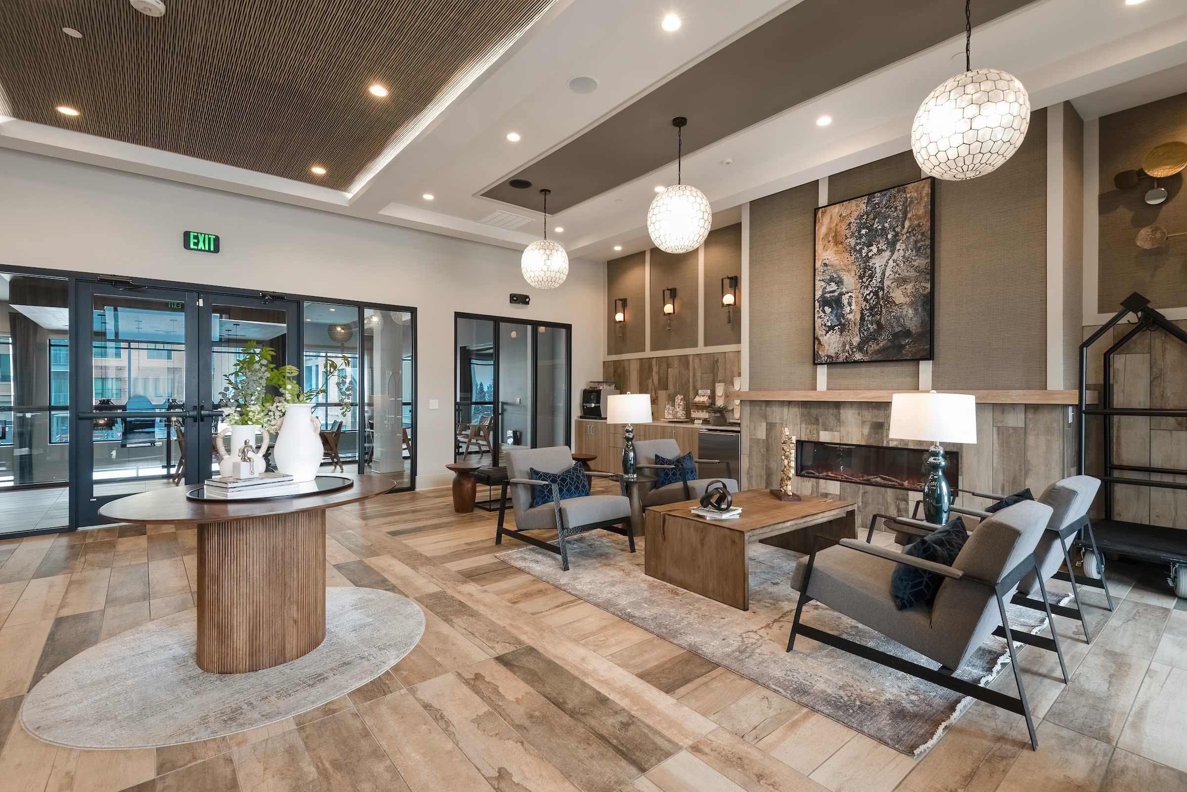 Hensley At The District – photo 1 of 289