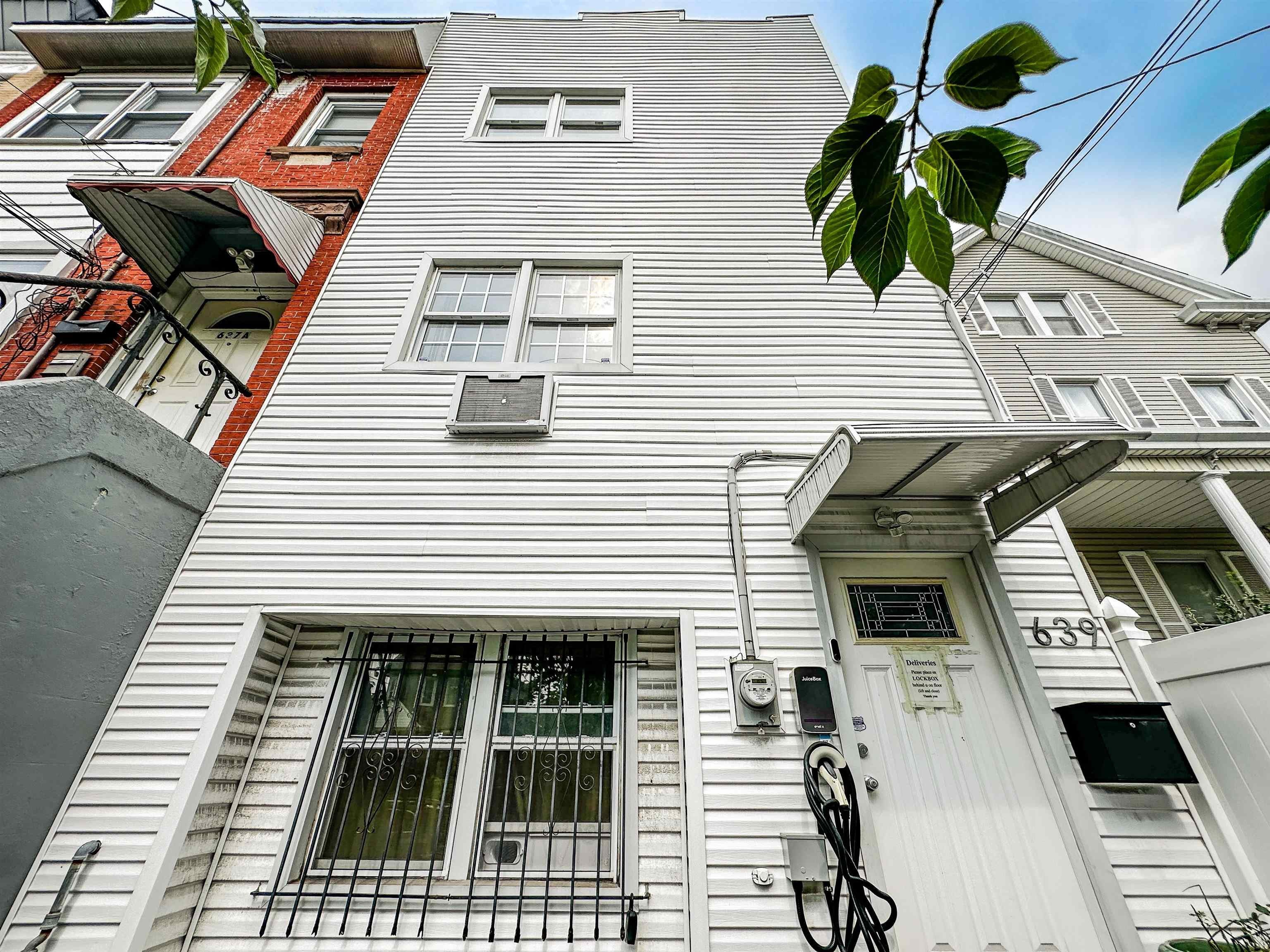 639 PALISADE AVE – photo 1