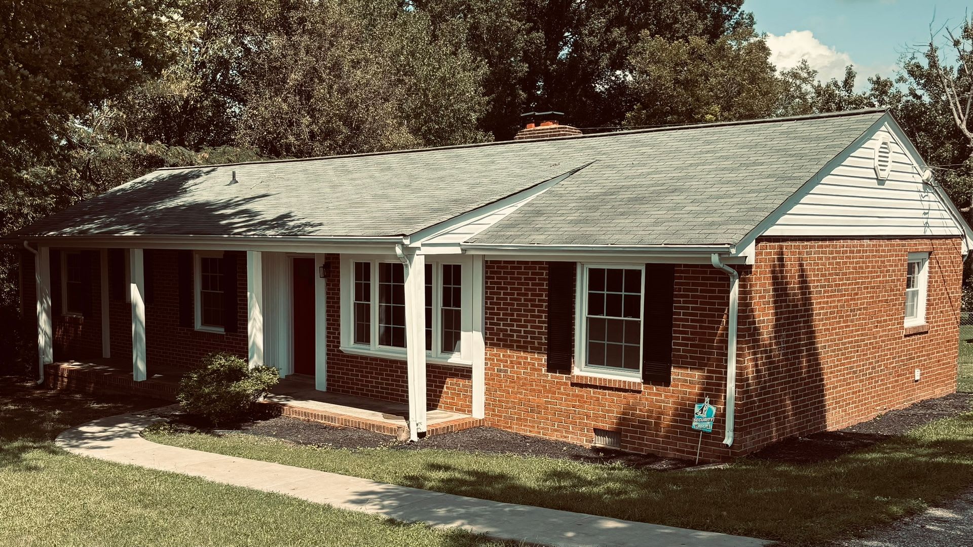 Large 3 bedroom brick rancher with 1.5 bathrooms. – photo 1 of 27