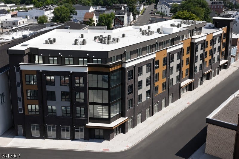 587 River St – photo 1