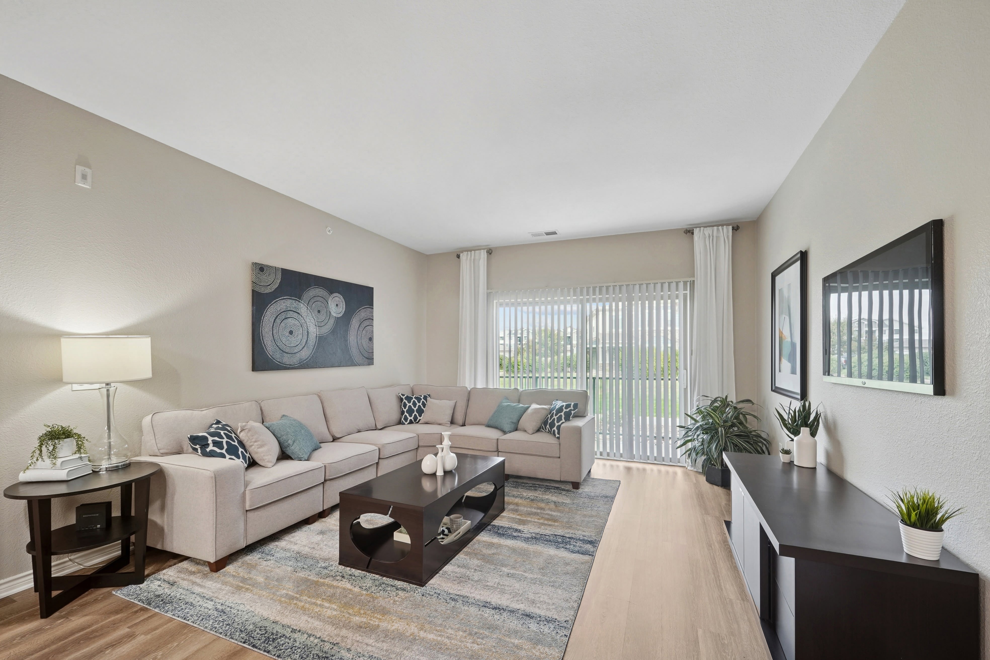Solaire Apartments – photo 1 of 29
