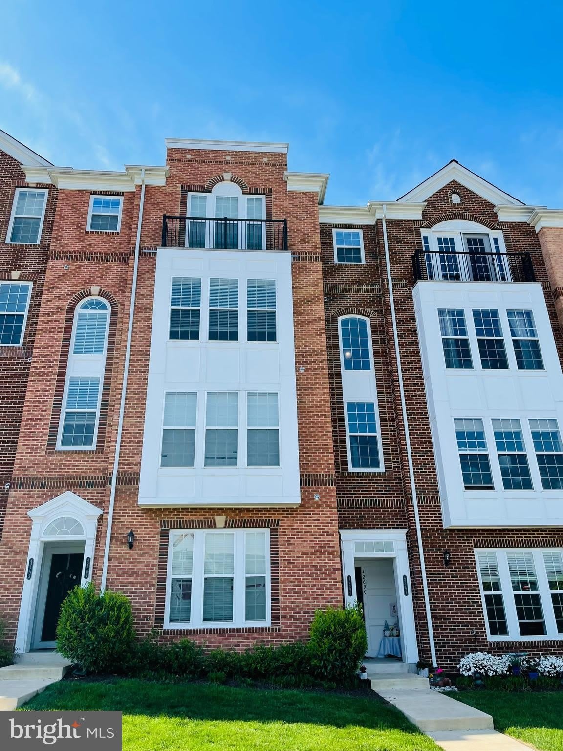 42699 WARDLAW Terrace – photo 1
