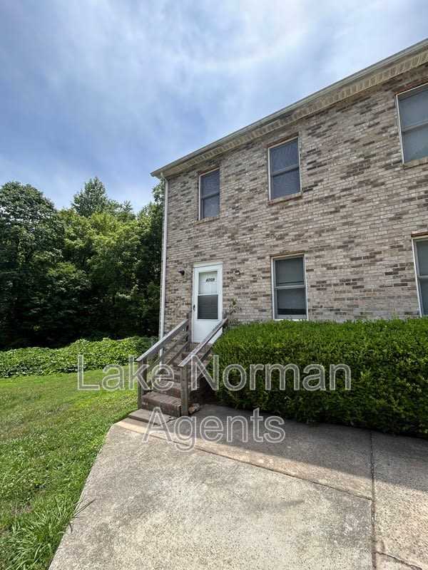 4709 Grassy Creek Rd – photo 1 of 24