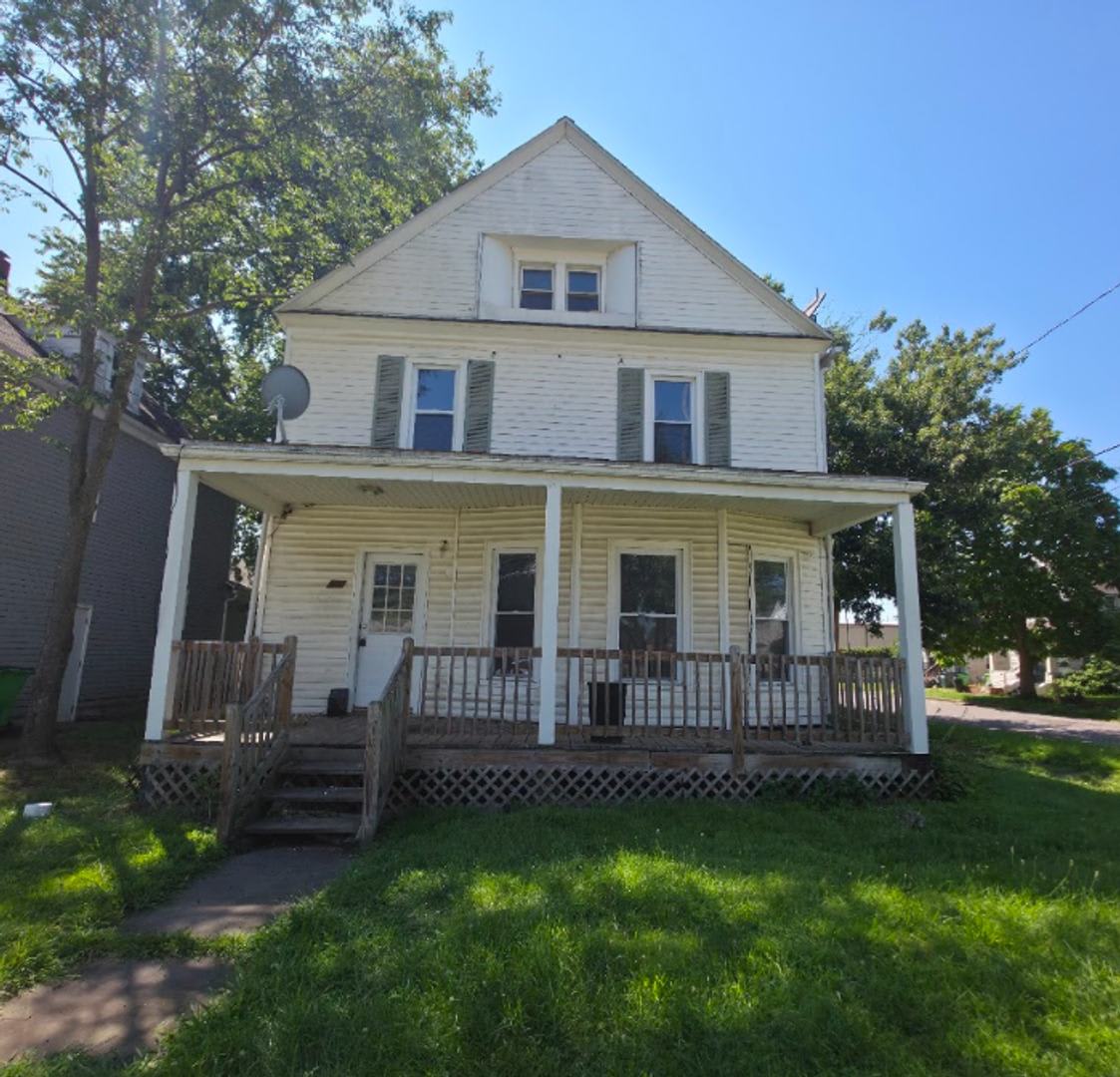 Single Family Home 3 Beds 1 5 Bath Available Now – photo 1