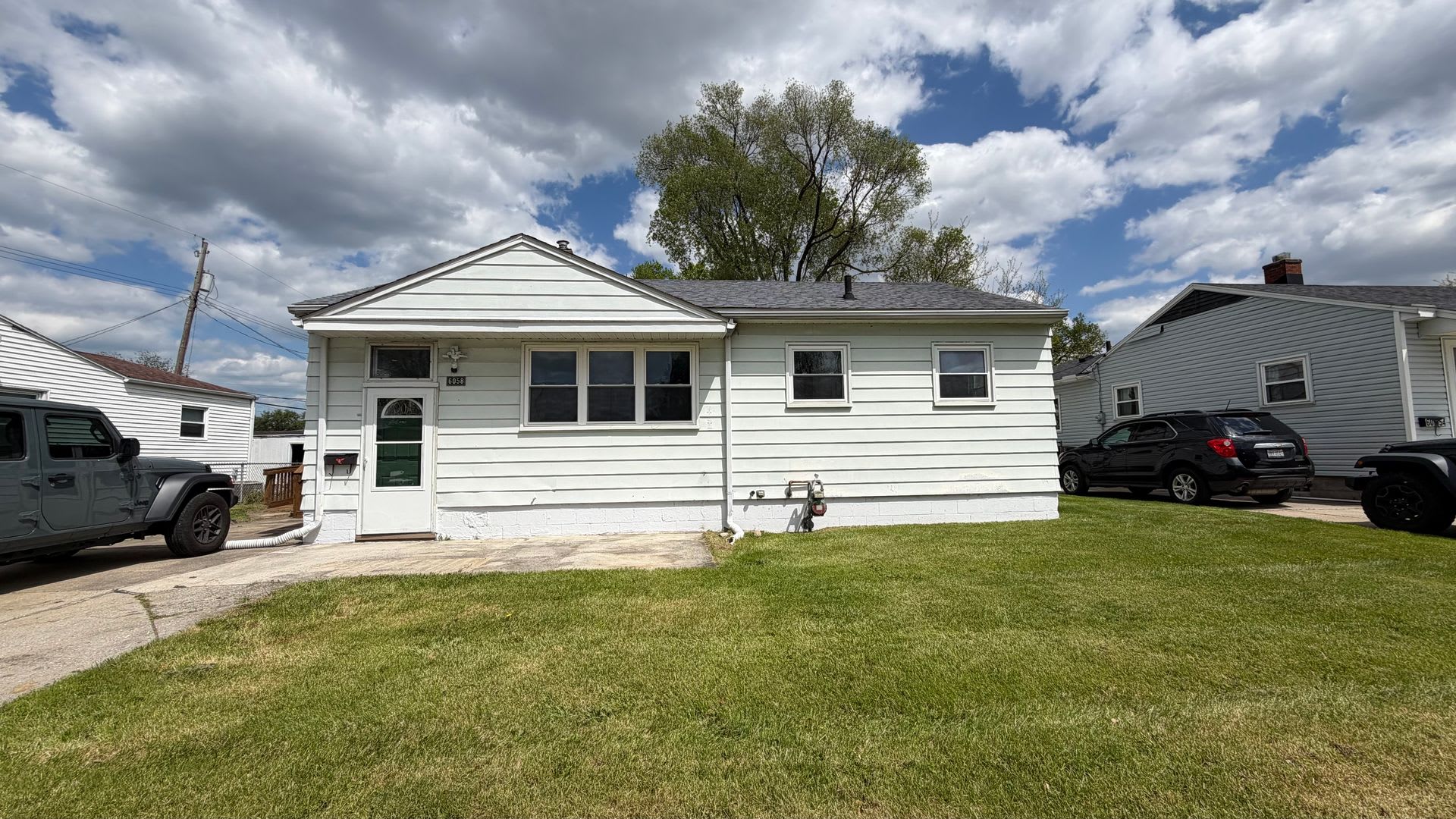 ***MUST SEE.... 4 BEDROOM POINT PLACE HOME....DRIVE BY TO CHECK IT OUT*** – photo 1