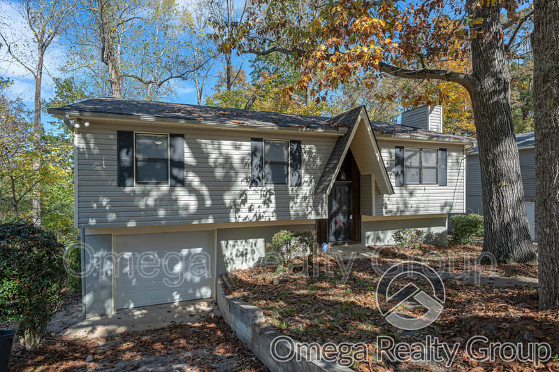 3126 Sleepy Hollow Dr – photo 1 of 17
