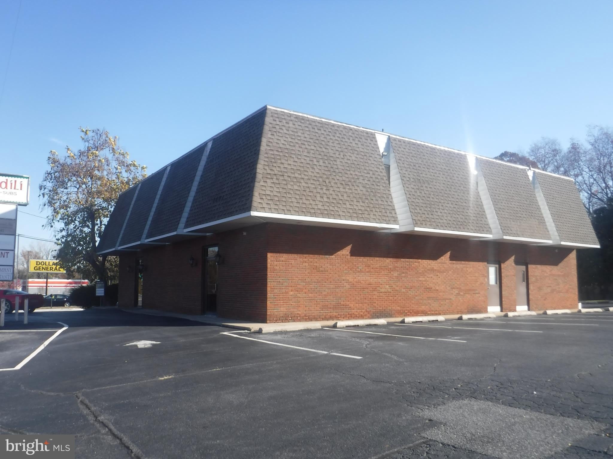 2089 DUPONT – photo 1 of 8