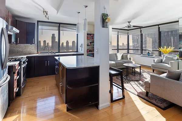 633 1st Ave Apt 2 – photo 1
