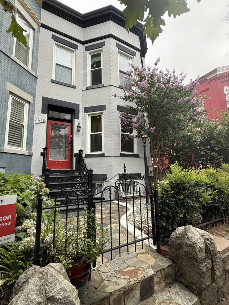 908 11TH Street NE – photo 1