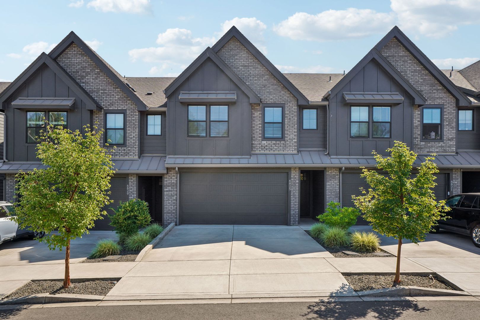 Luxury Townhome For Lease At The Courtyards At Hidden Crest 6825 Ne 132Nd Way – photo 1