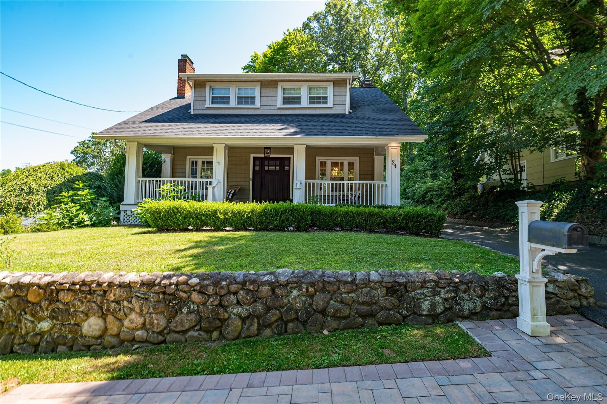 24 Soundview Road – photo 1 of 20
