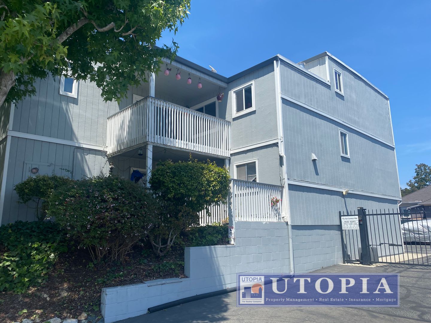 Spacious, sunny two-bedroom, two-bath condo is only a few short blocks to the Beach Boardwalk – photo 1