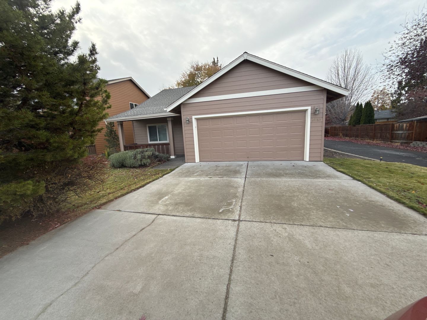 Pet Considered, East Bend 3 Bdrm, 2 Bath House, All Appliances, Air Conditioning, Fenced Yard, Double Garage – photo 1