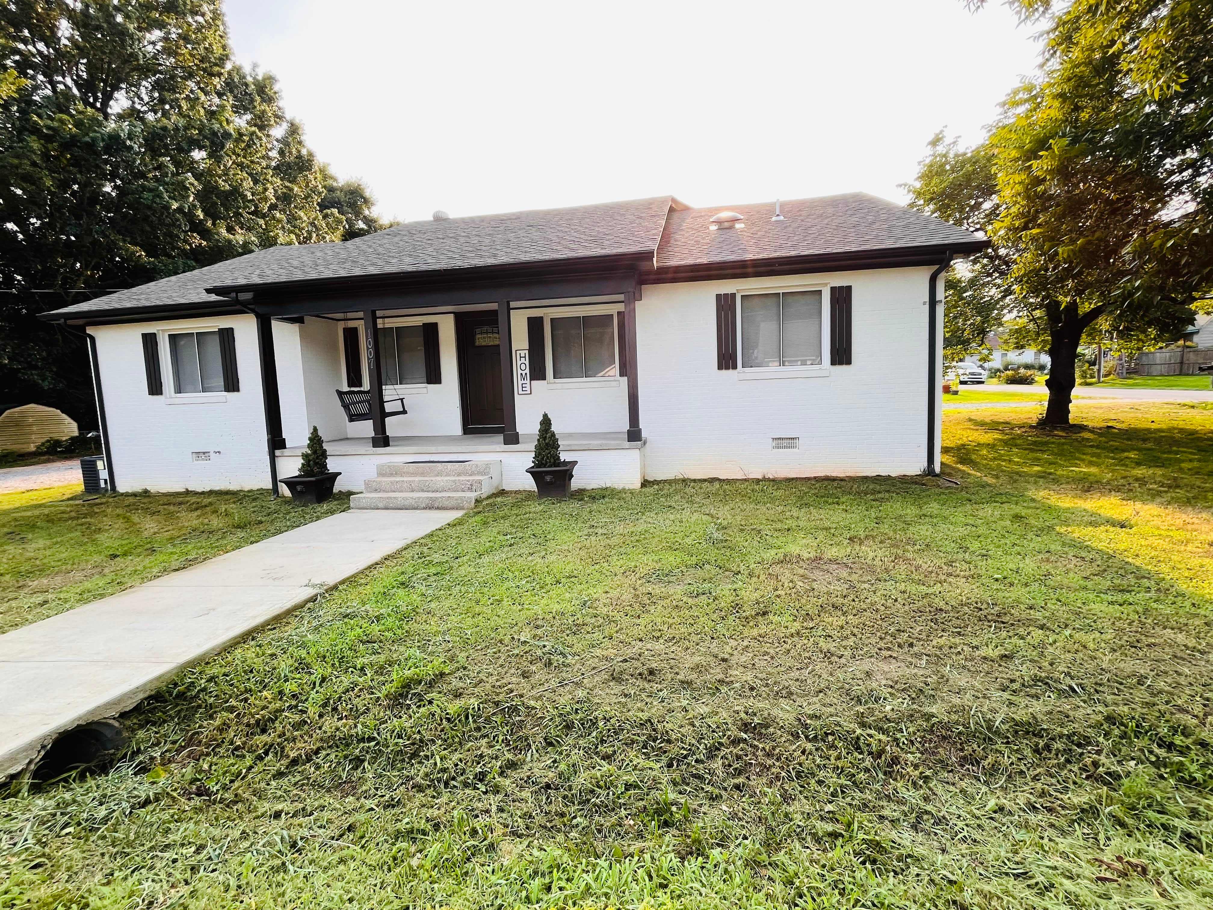 1007 Grace Avenue – photo 1