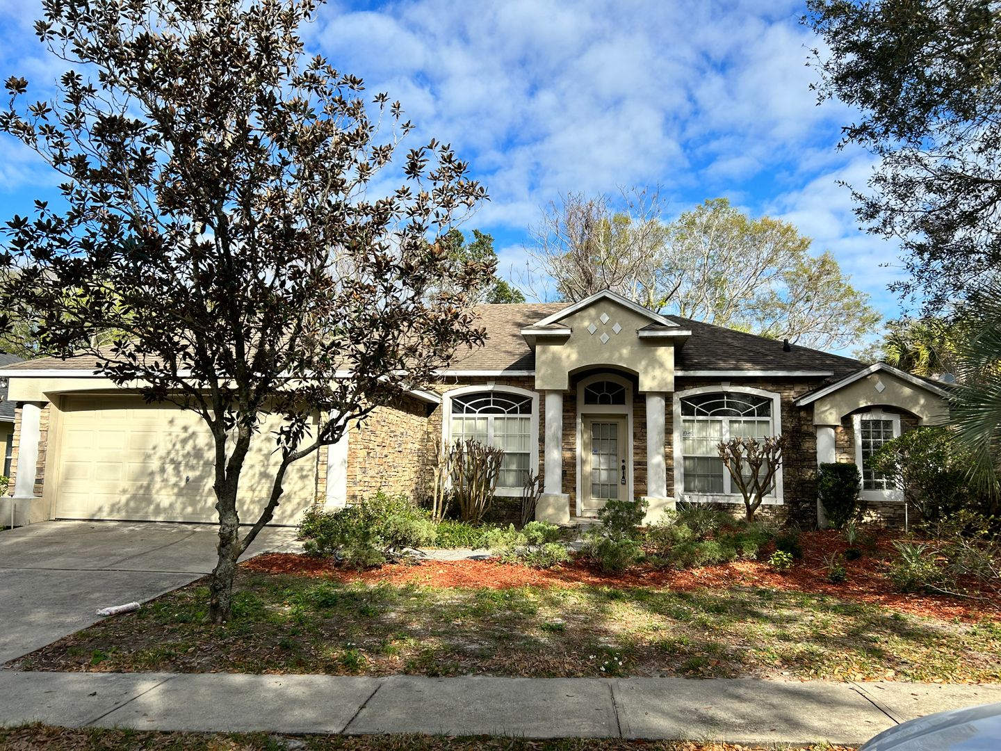 4br/2 bath single-family home located near Valencia College West Campus – photo 1
