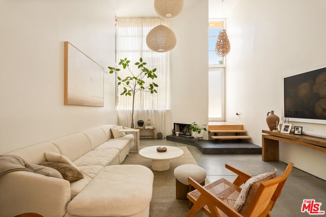 27 Paloma Ave – photo 1