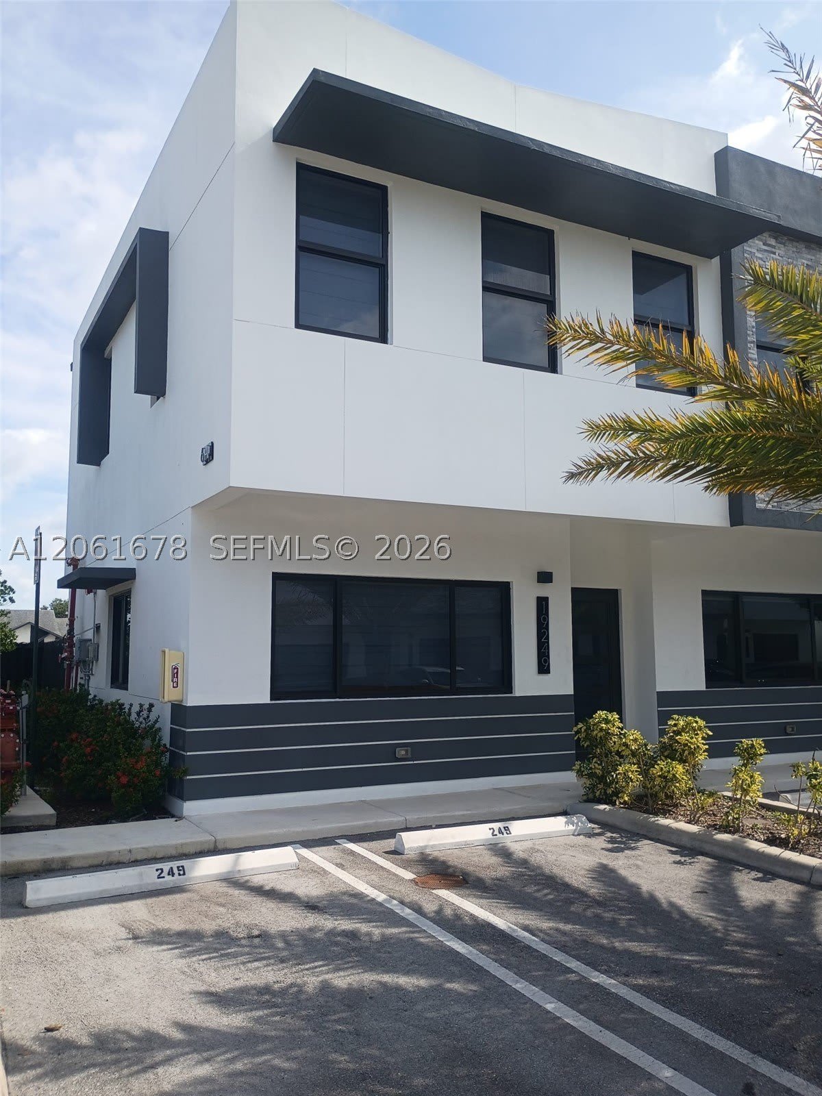 19249 Nw 37 Ave – photo 1