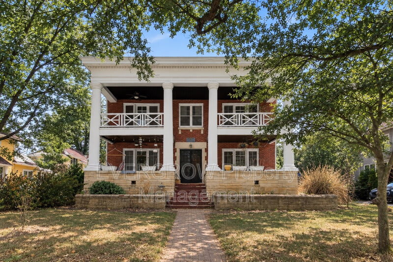945 Woodruff Place Middle Drive – photo 1