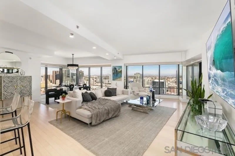 200 Harbor Dr. – photo 1