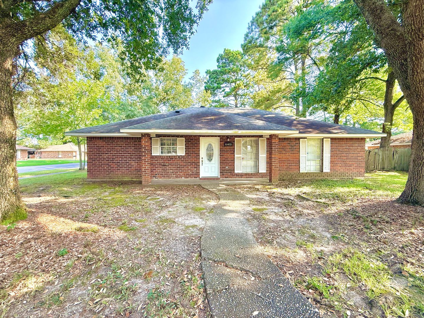 Spacious 4 Bedroom Home with Bonus Room in O'Neal Place – photo 1