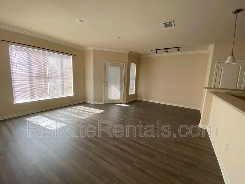 8290 Gate Parkway W – photo 1