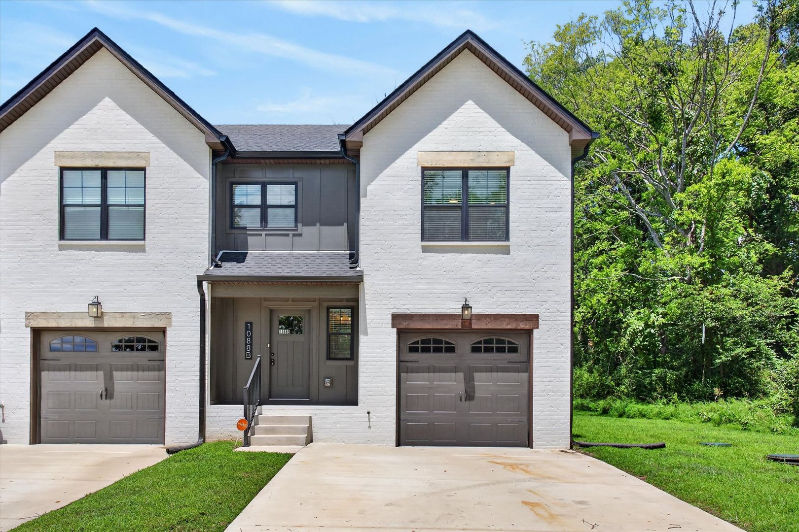 Pet Friendly Three Bedroom in Pleasant View! – photo 1 of 33