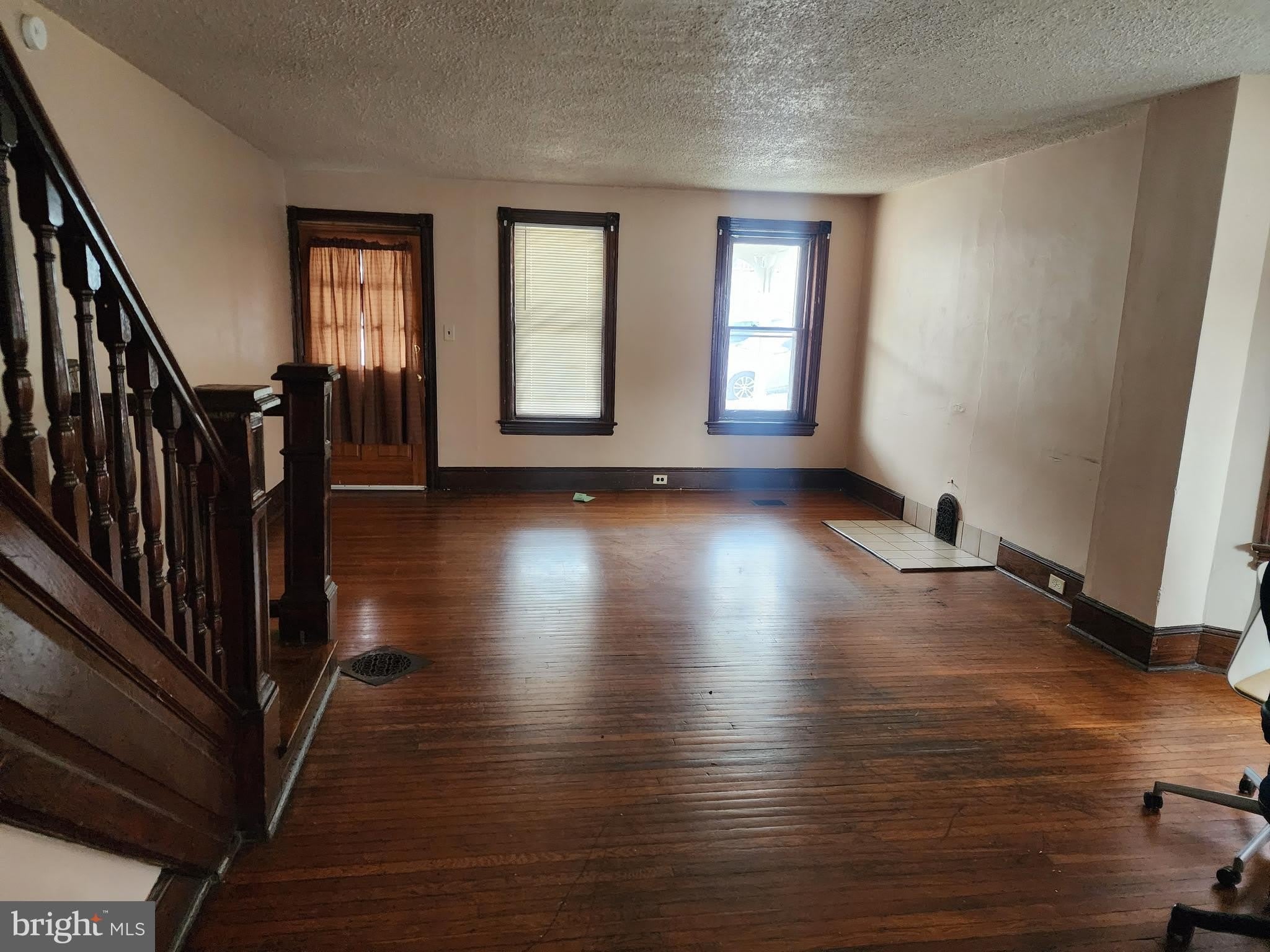 118 S 6TH Avenue – photo 1